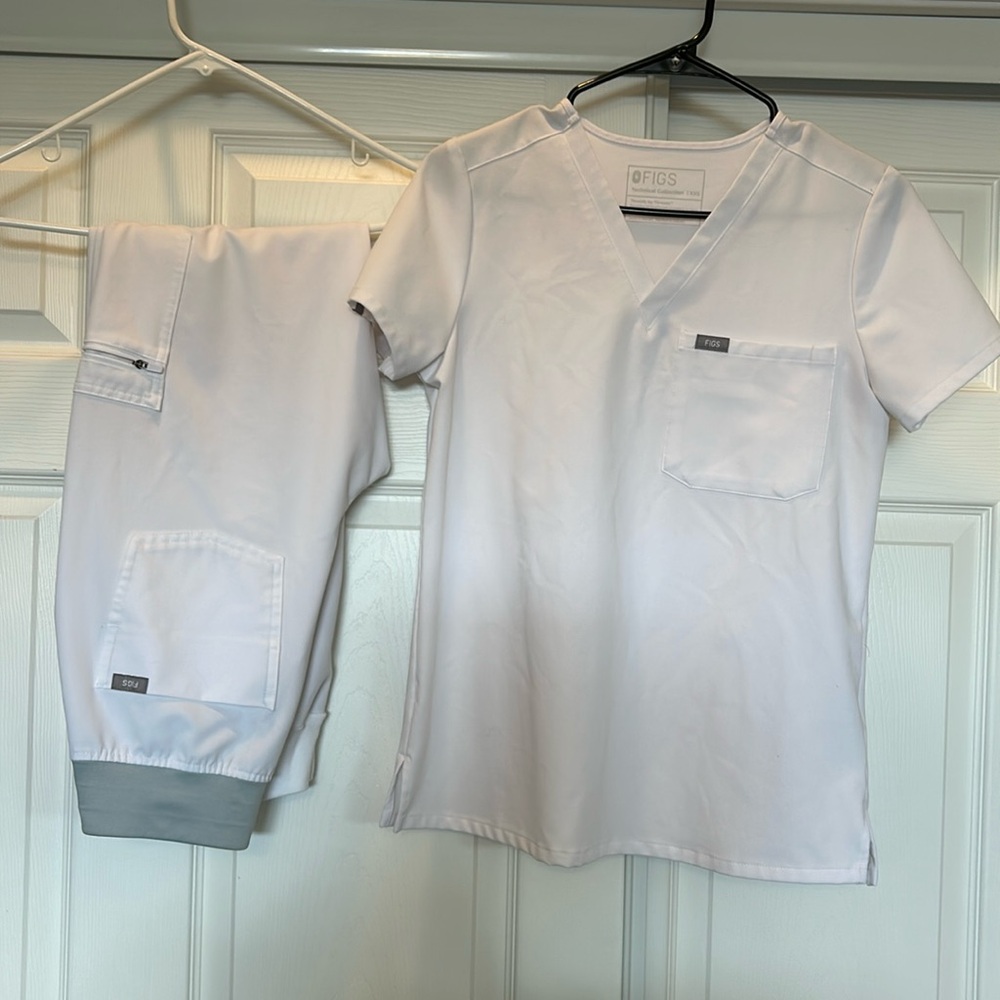 WHITES Women’s Figs ceremony scrubs.